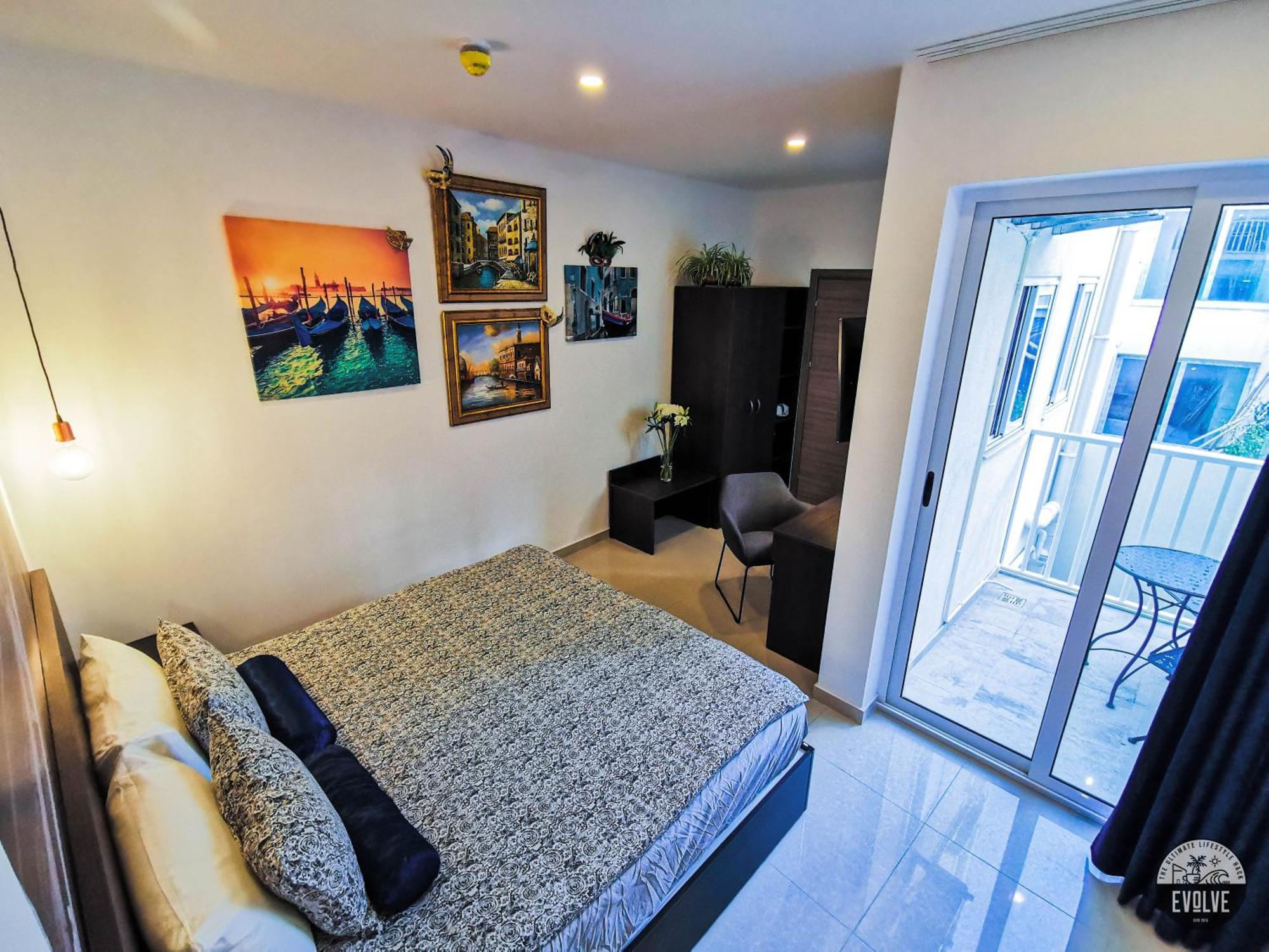 Evolve Coliving Guesthouse Sliema Ruang foto